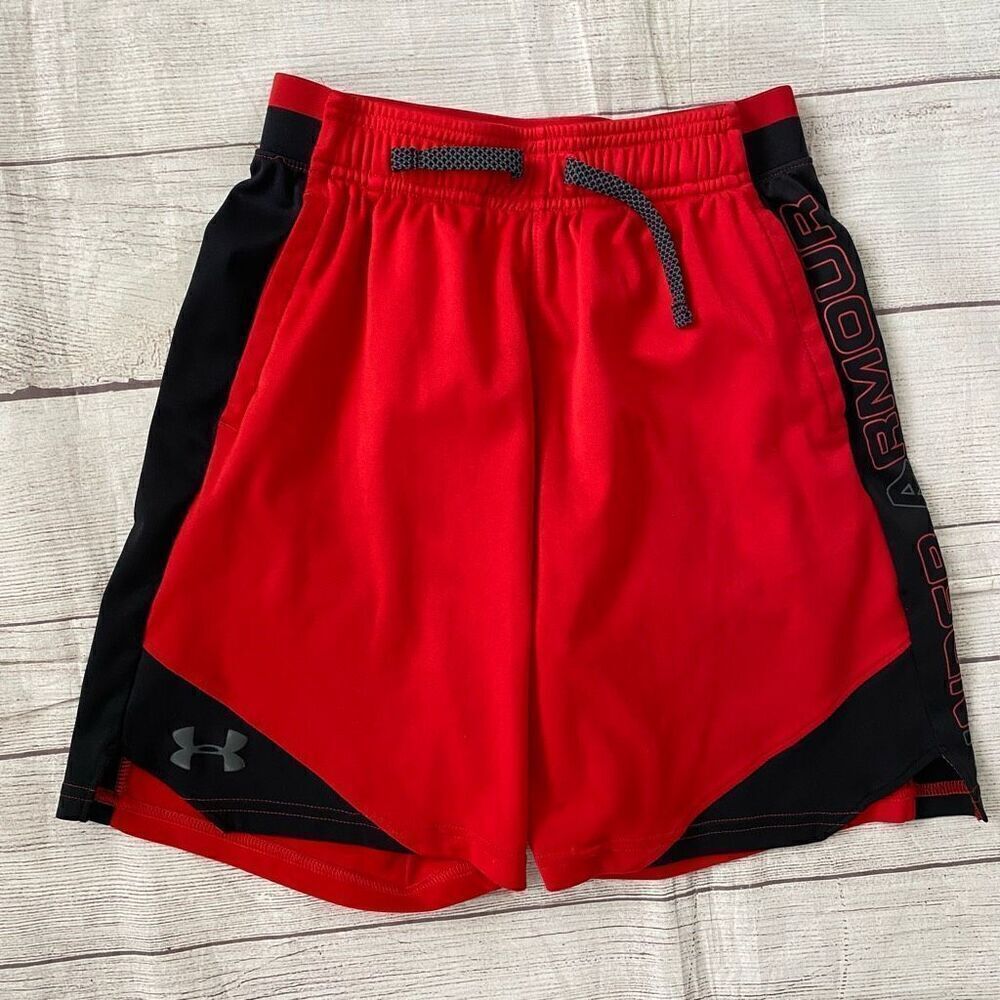 Under Armour youth boys M loose fit heatgear pull on athletic shorts red&black